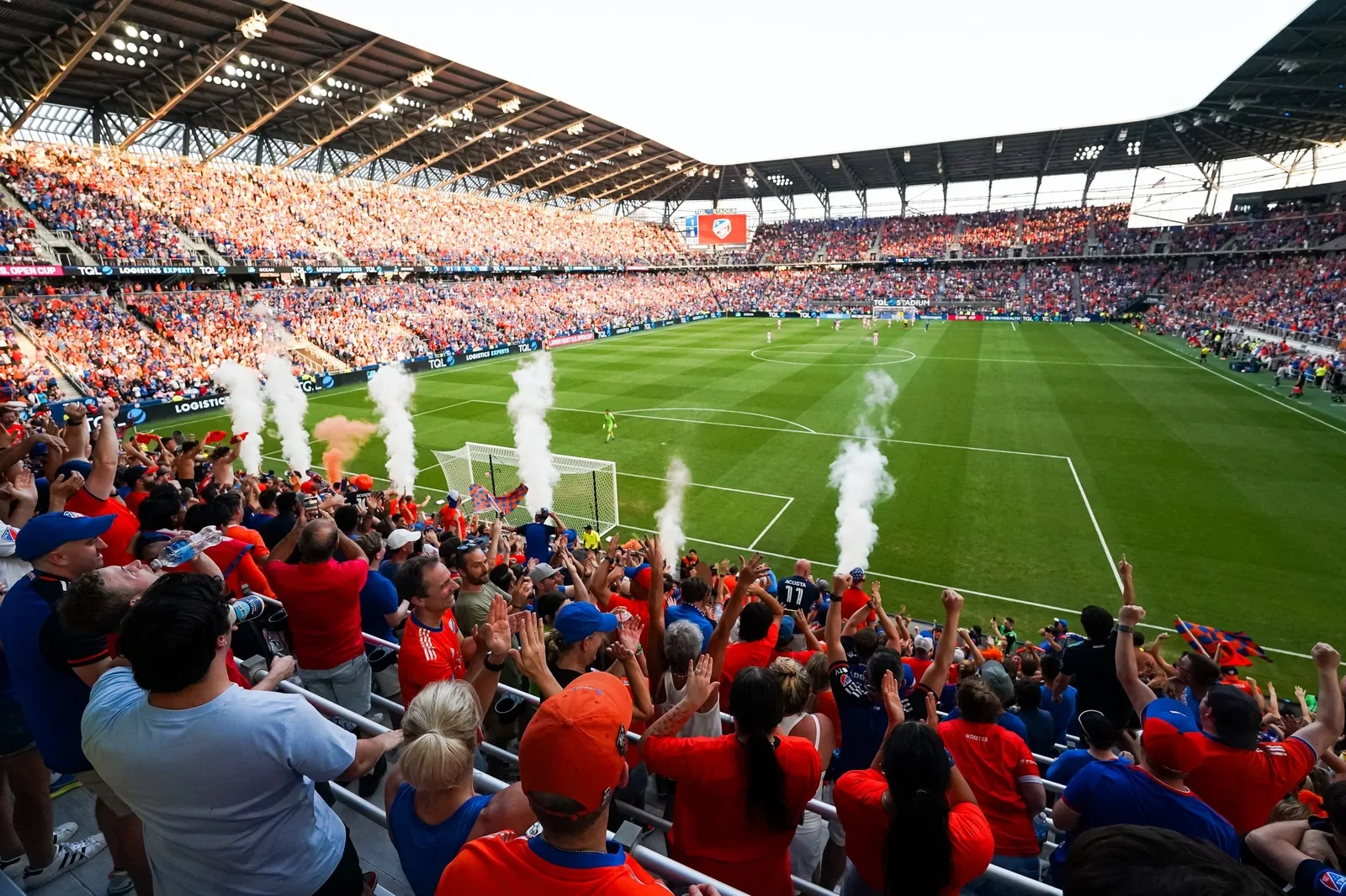 火博体育合作的大型足球比赛现场直播画面